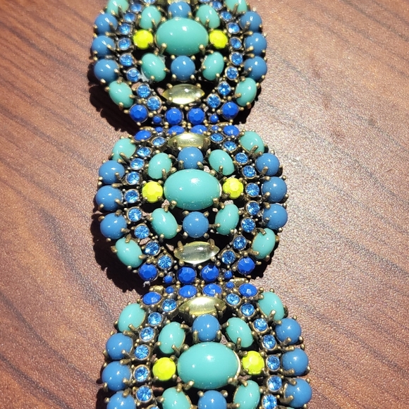 Stella and DotRhinestone Crystal ClusterSardinia Statement Bracelet - Picture 5 of 8